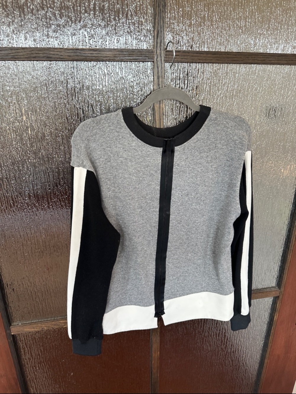 Sandro Women’s Grey, Black & White Colorblock Crewneck Sweater size Med - Picture 10 of 11